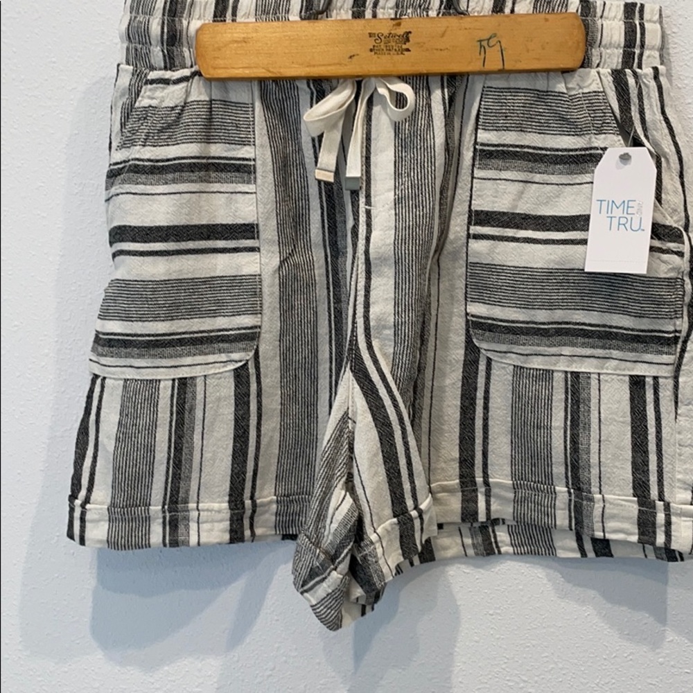 Striped short